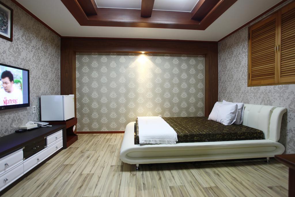 Galleria Hotel Andong Habitación foto