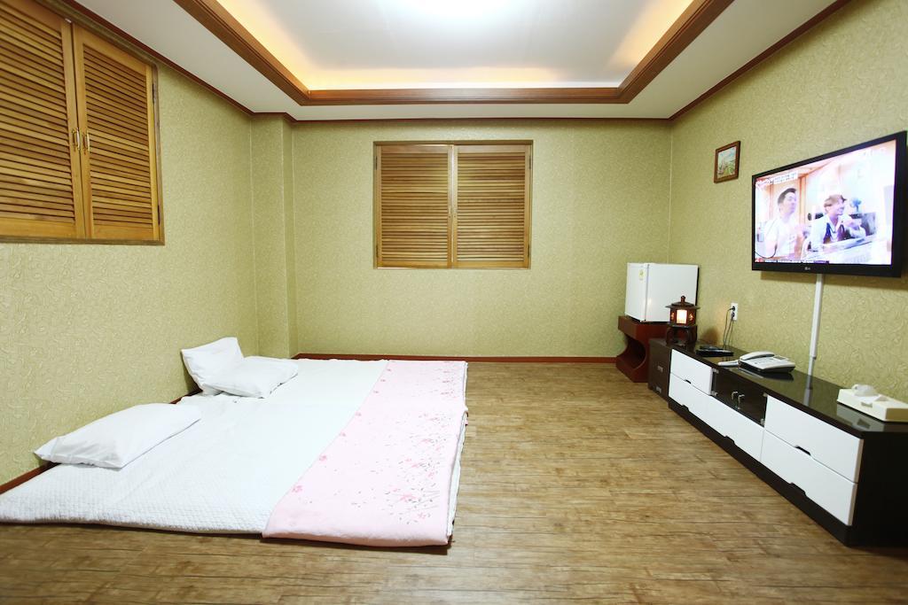 Galleria Hotel Andong Habitación foto